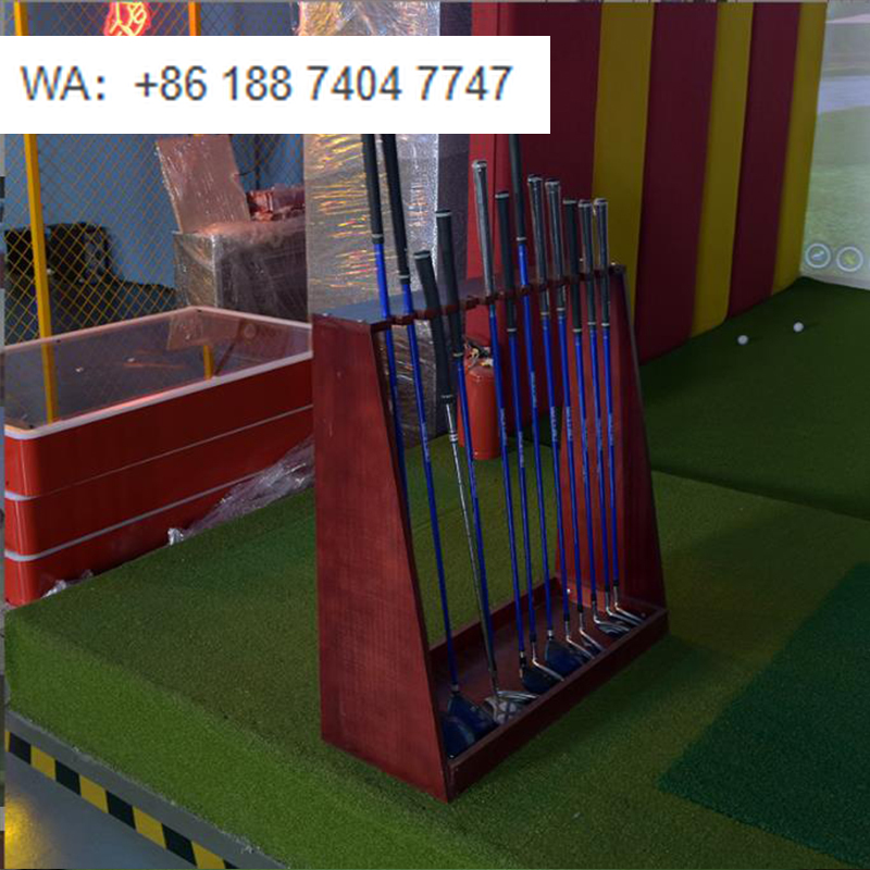 Golf Equipment Operator - Simulador de Golfe Interativo com Projeção